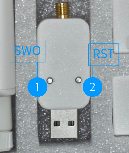 追踪器 SW0 与 RST 按键位置